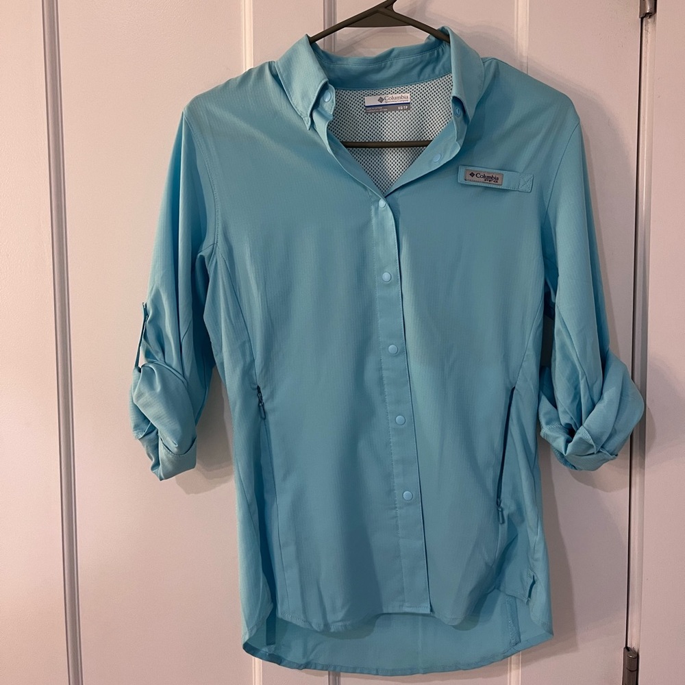 Women’s Columbia PFG button up fishing shirt